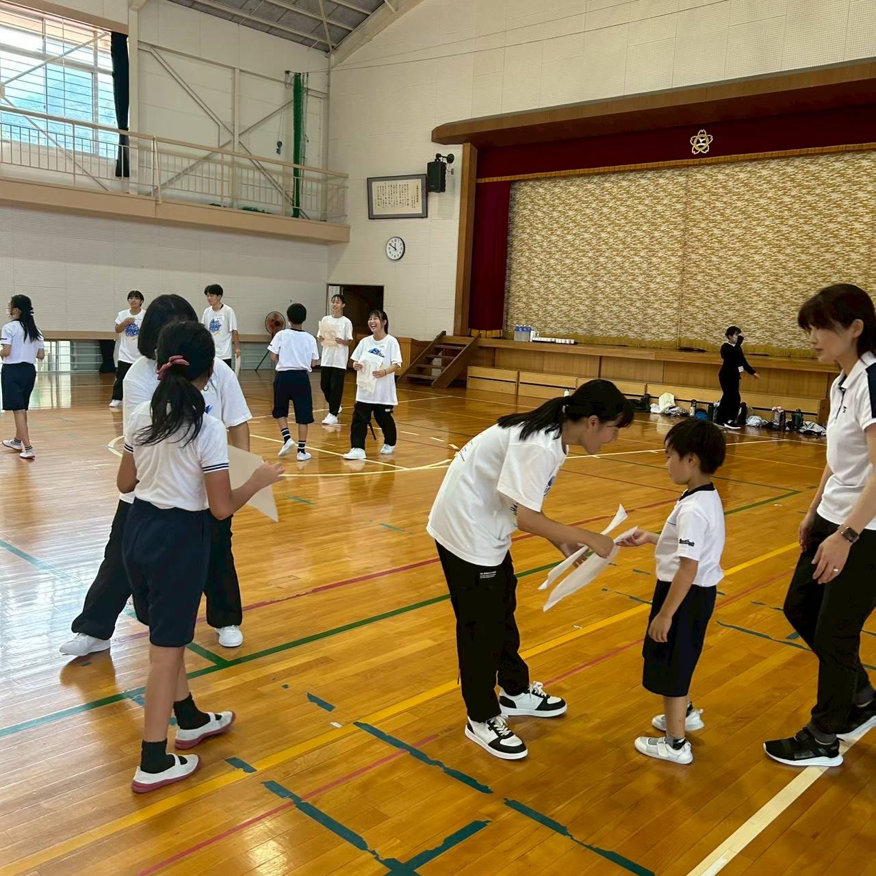 小学校への訪問ダンス指導の画像